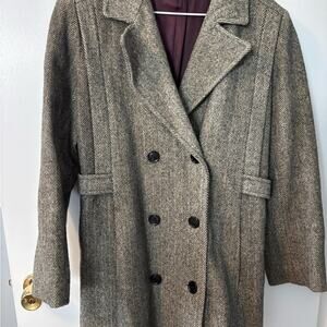 Wellington Fashions Elegant Double-Breasted Herringbone Pea Coat